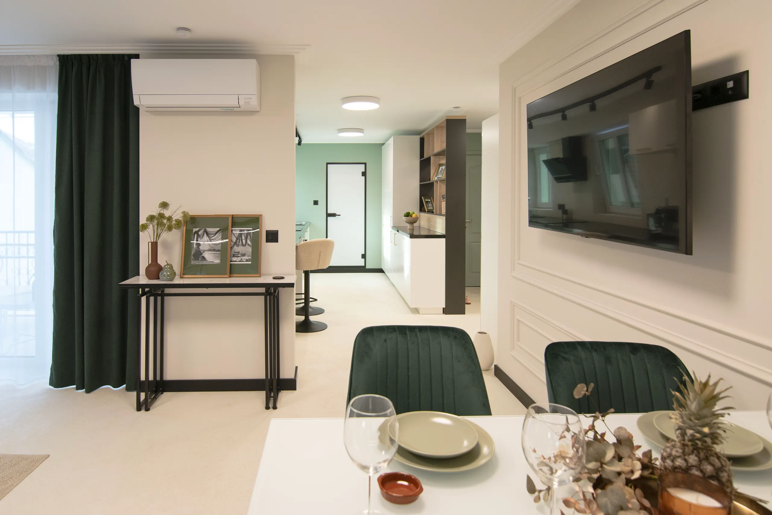 Aleks B livingroom 02